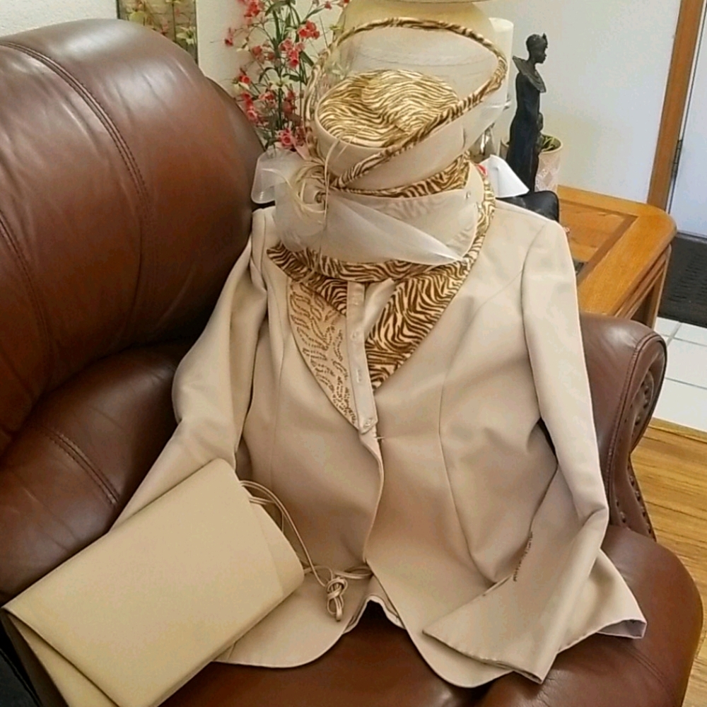 2 pc suit wit matching hat and purse
